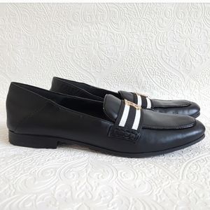 NWT Tommy Hilfiger Monogram Leather Loafers